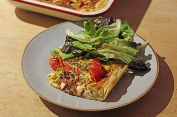 Quiche mit Tomaten, Feta, Zwiebeln
