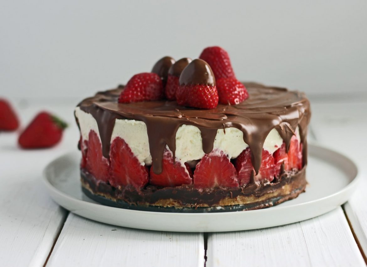 Philadelphia Torte mit Erdbeeren und Schokolade